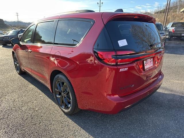 new 2025 Chrysler Pacifica car, priced at $43,497