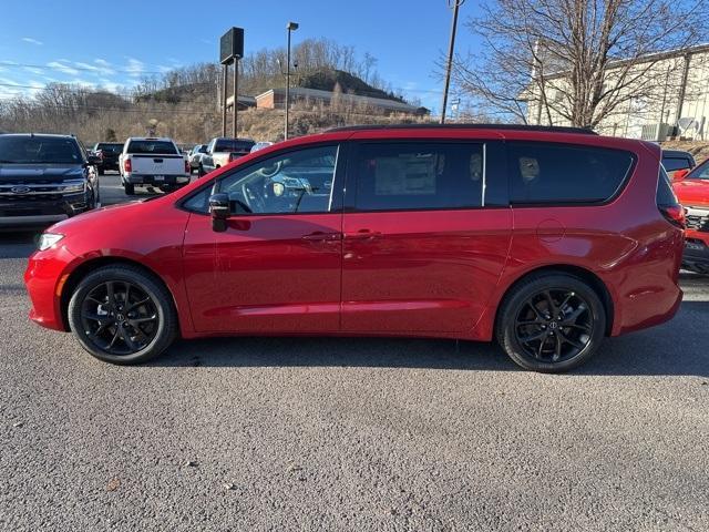 new 2025 Chrysler Pacifica car, priced at $43,497