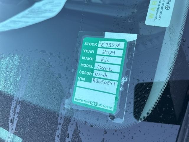 used 2024 Kia Sorento car, priced at $31,996