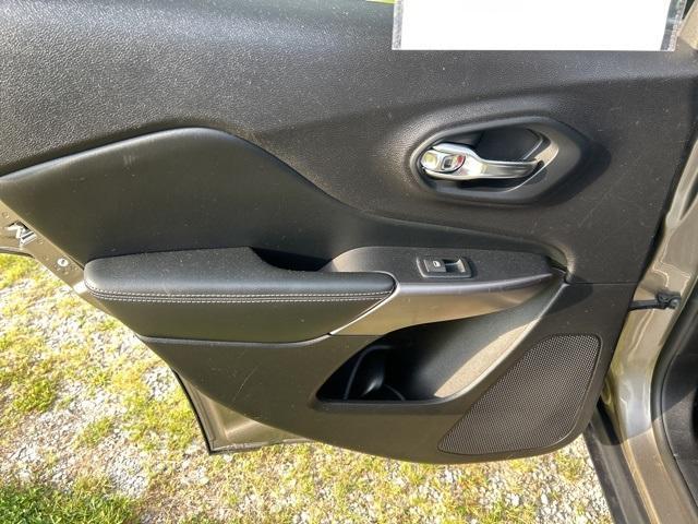 used 2019 Jeep Cherokee car, priced at $13,996