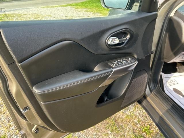 used 2019 Jeep Cherokee car, priced at $13,996