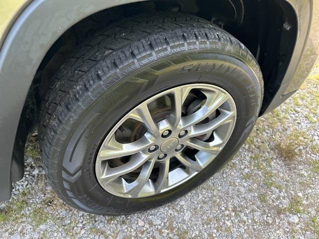 used 2019 Jeep Cherokee car, priced at $13,996