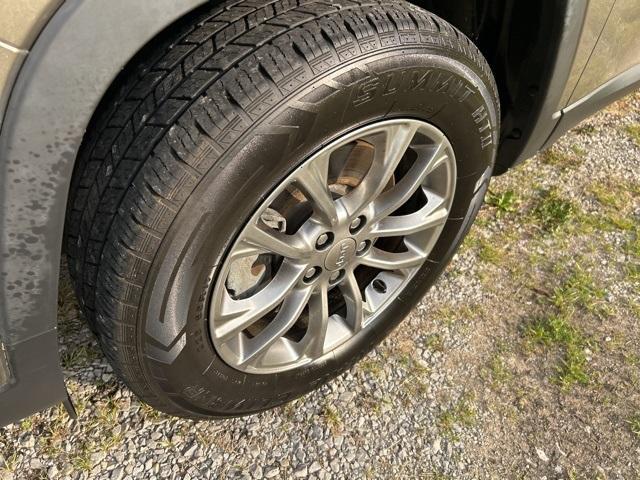 used 2019 Jeep Cherokee car, priced at $13,996