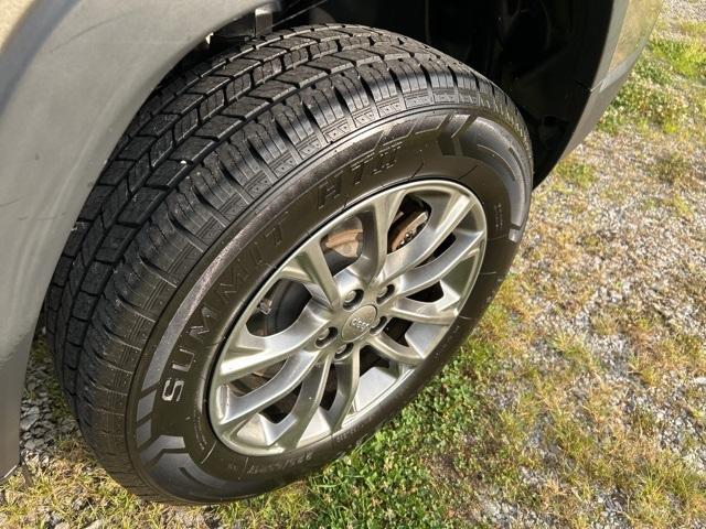 used 2019 Jeep Cherokee car, priced at $13,996