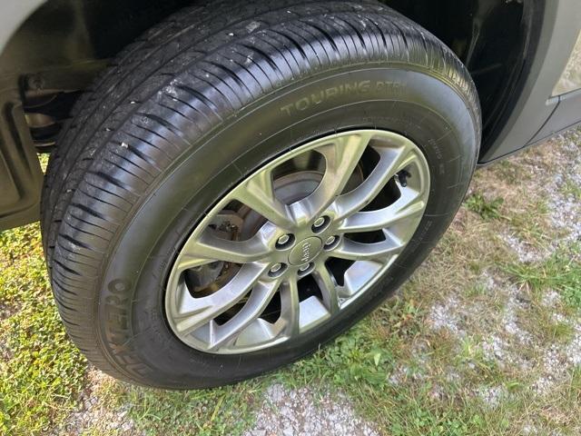 used 2019 Jeep Cherokee car, priced at $13,996