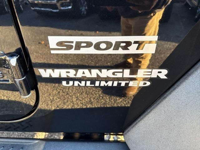 used 2013 Jeep Wrangler Unlimited car, priced at $14,700