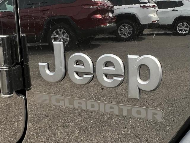 new 2024 Jeep Gladiator car, priced at $36,997