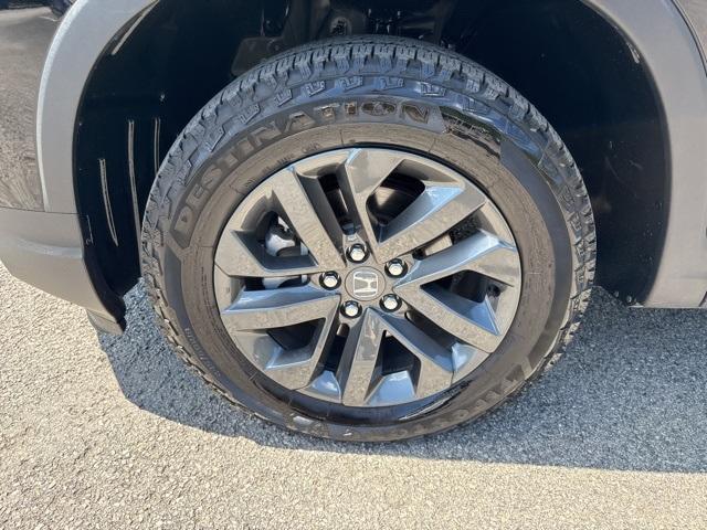 used 2025 Honda Ridgeline car, priced at $37,500