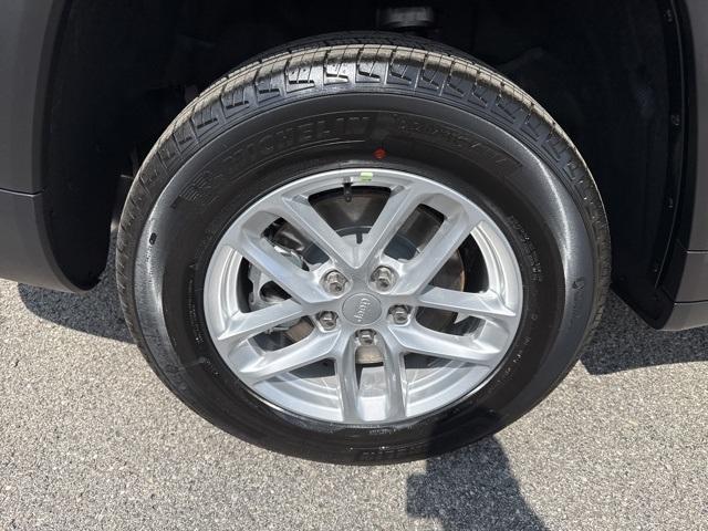 new 2025 Jeep Grand Cherokee L car, priced at $39,279