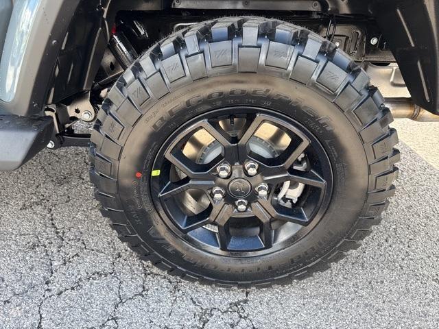 new 2025 Jeep Gladiator car, priced at $41,497