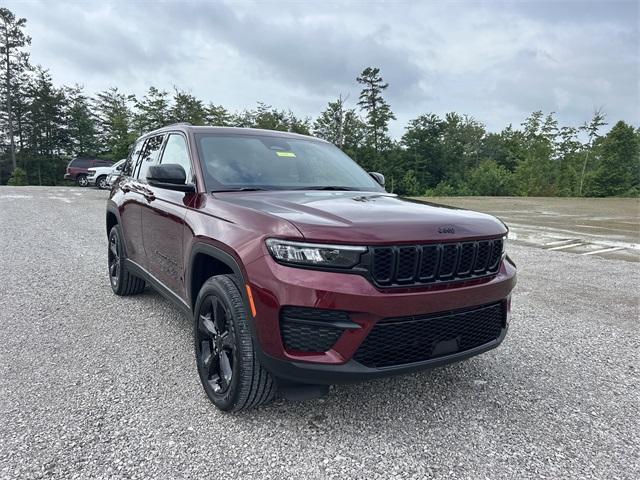 new 2025 Jeep Grand Cherokee car, priced at $45,669