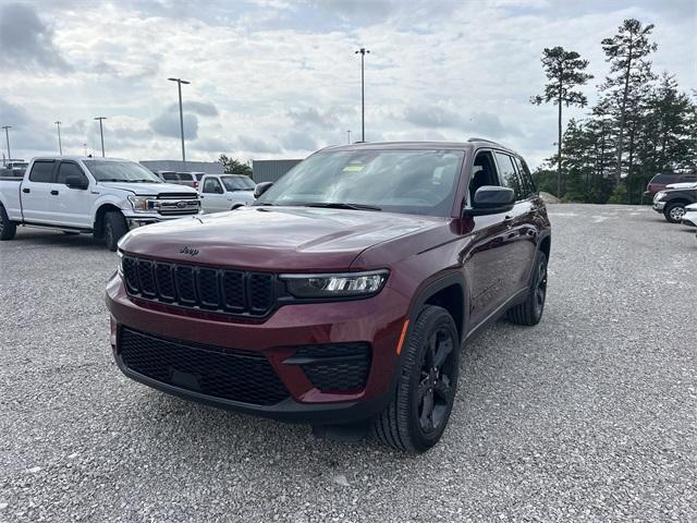 new 2025 Jeep Grand Cherokee car, priced at $45,669