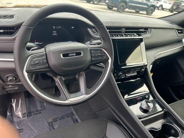 new 2025 Jeep Grand Cherokee car, priced at $45,669