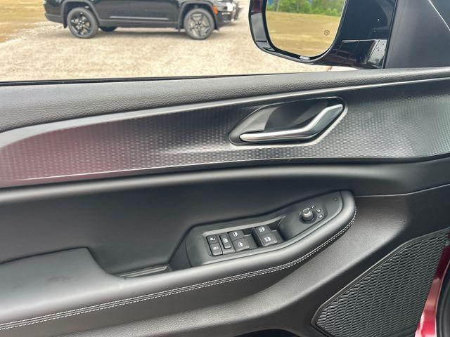 new 2025 Jeep Grand Cherokee car, priced at $45,669