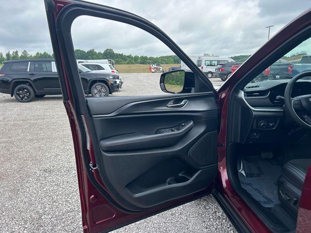 new 2025 Jeep Grand Cherokee car, priced at $45,669