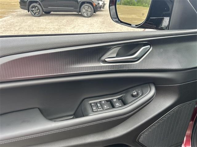 new 2025 Jeep Grand Cherokee car, priced at $45,669