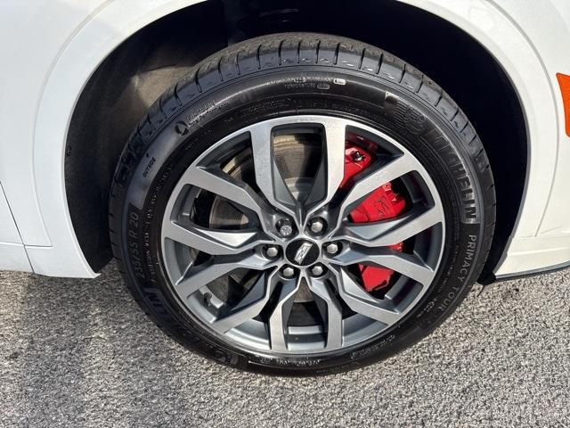used 2023 Cadillac XT6 car, priced at $45,996