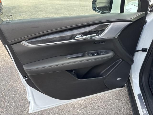 used 2023 Cadillac XT6 car, priced at $45,996