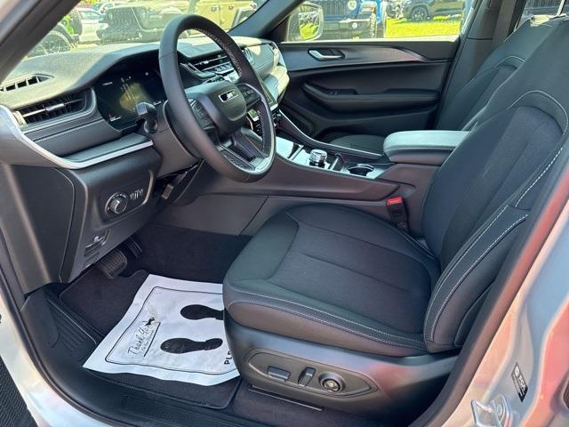 new 2025 Jeep Grand Cherokee car, priced at $36,797