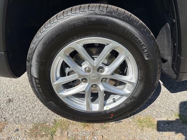 new 2025 Jeep Grand Cherokee car, priced at $36,797