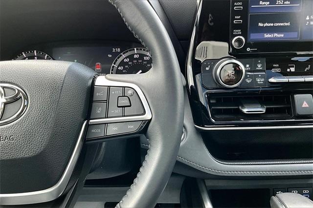 used 2022 Toyota Highlander car, priced at $34,995