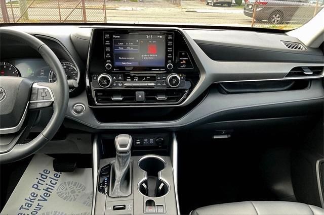 used 2022 Toyota Highlander car, priced at $34,995