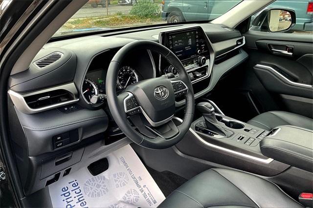 used 2022 Toyota Highlander car, priced at $34,995