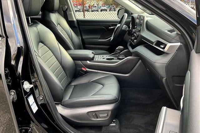 used 2022 Toyota Highlander car, priced at $34,995