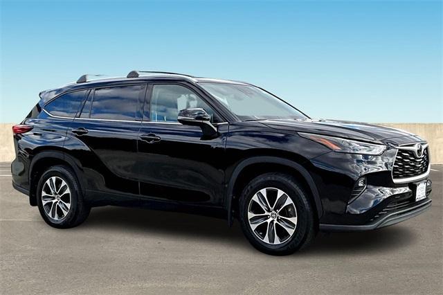 used 2022 Toyota Highlander car, priced at $34,995