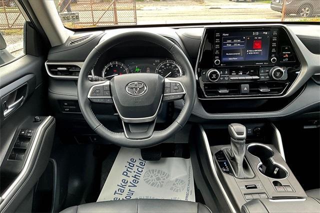 used 2022 Toyota Highlander car, priced at $34,995