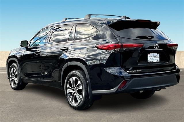 used 2022 Toyota Highlander car, priced at $34,995