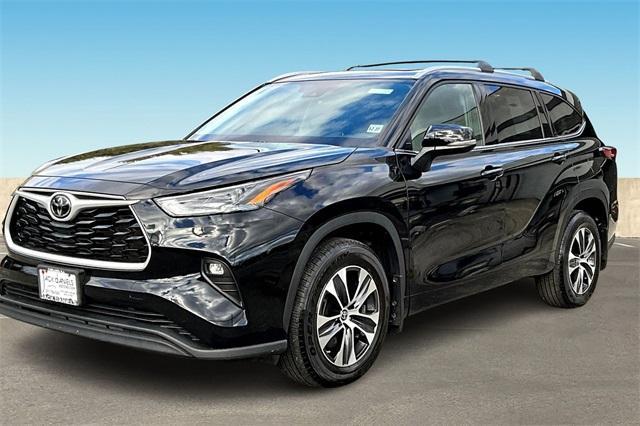 used 2022 Toyota Highlander car, priced at $34,995