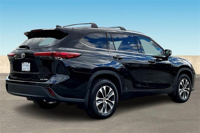 used 2022 Toyota Highlander car, priced at $34,995