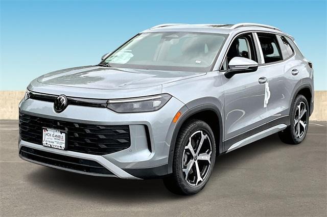 new 2025 Volkswagen Tiguan car, priced at $35,696