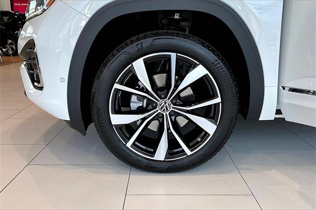 new 2025 Volkswagen Atlas car, priced at $54,871