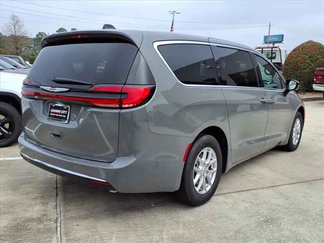 new 2025 Chrysler Pacifica car, priced at $40,607