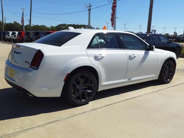 used 2023 Chrysler 300 car