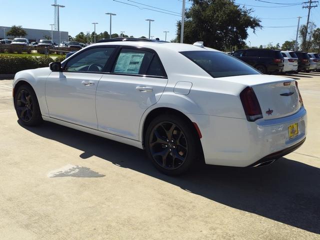 used 2023 Chrysler 300 car