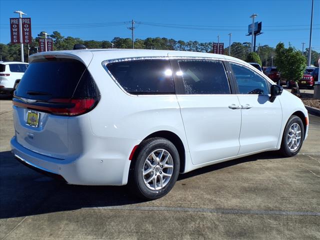 new 2024 Chrysler Pacifica car, priced at $34,492