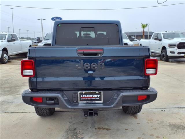 new 2025 Jeep Gladiator car, priced at $43,480