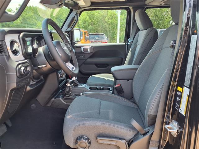 new 2025 Jeep Wrangler car, priced at $46,658