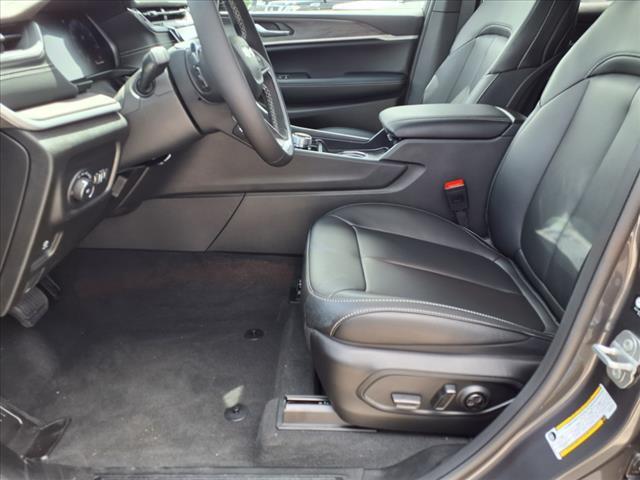 new 2025 Jeep Grand Cherokee car, priced at $40,470