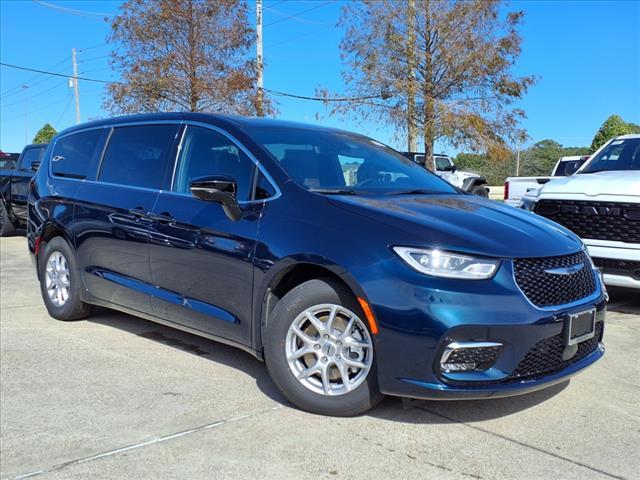 new 2025 Chrysler Pacifica car, priced at $41,607