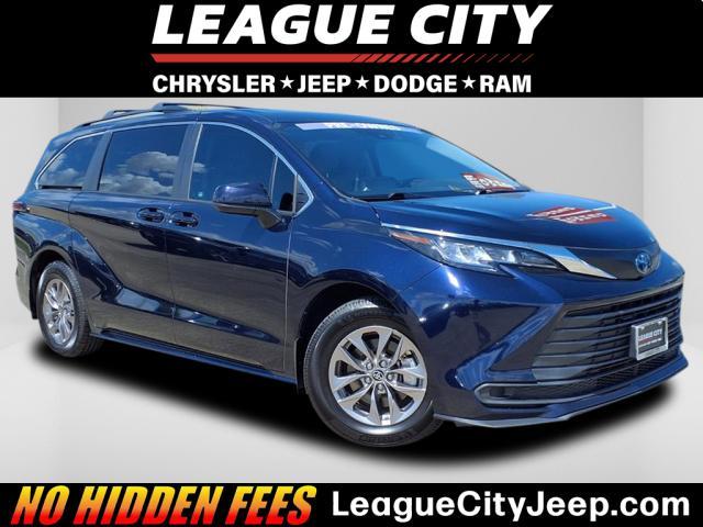 used 2023 Toyota Sienna car, priced at $38,501