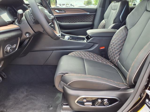 new 2025 Jeep Grand Cherokee car, priced at $59,150