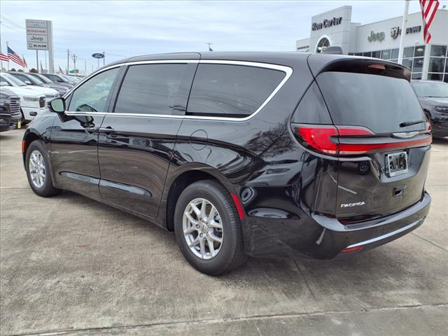 new 2025 Chrysler Pacifica car, priced at $40,176