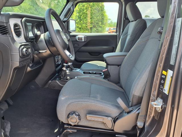 new 2025 Jeep Wrangler car, priced at $46,658