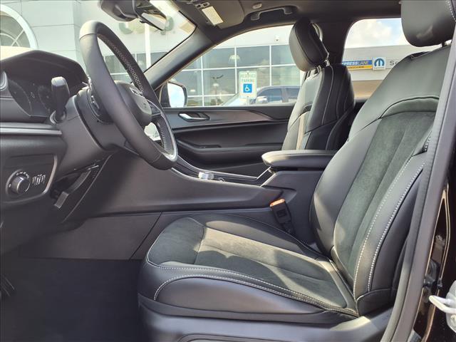 new 2025 Jeep Grand Cherokee car, priced at $39,756