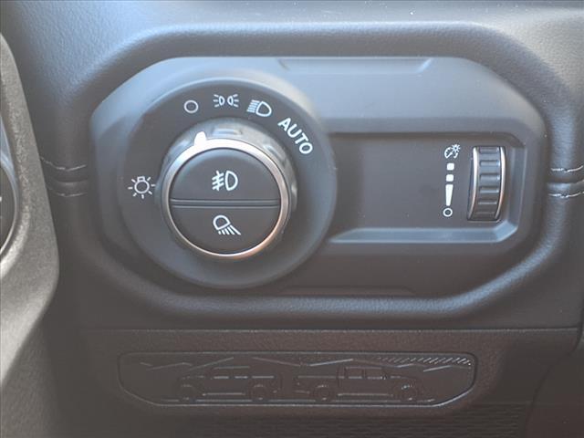 new 2025 Jeep Gladiator car, priced at $45,599