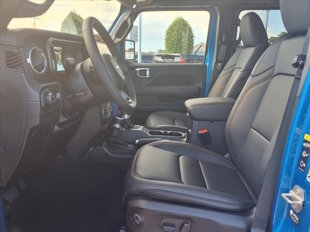 new 2025 Jeep Gladiator car, priced at $45,599